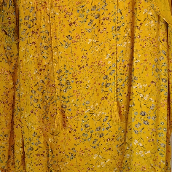 (1424) Old Navy Woman's Short Sleeve Blouse,  Size: XXL Color: Yellow - Picture 5 of 11